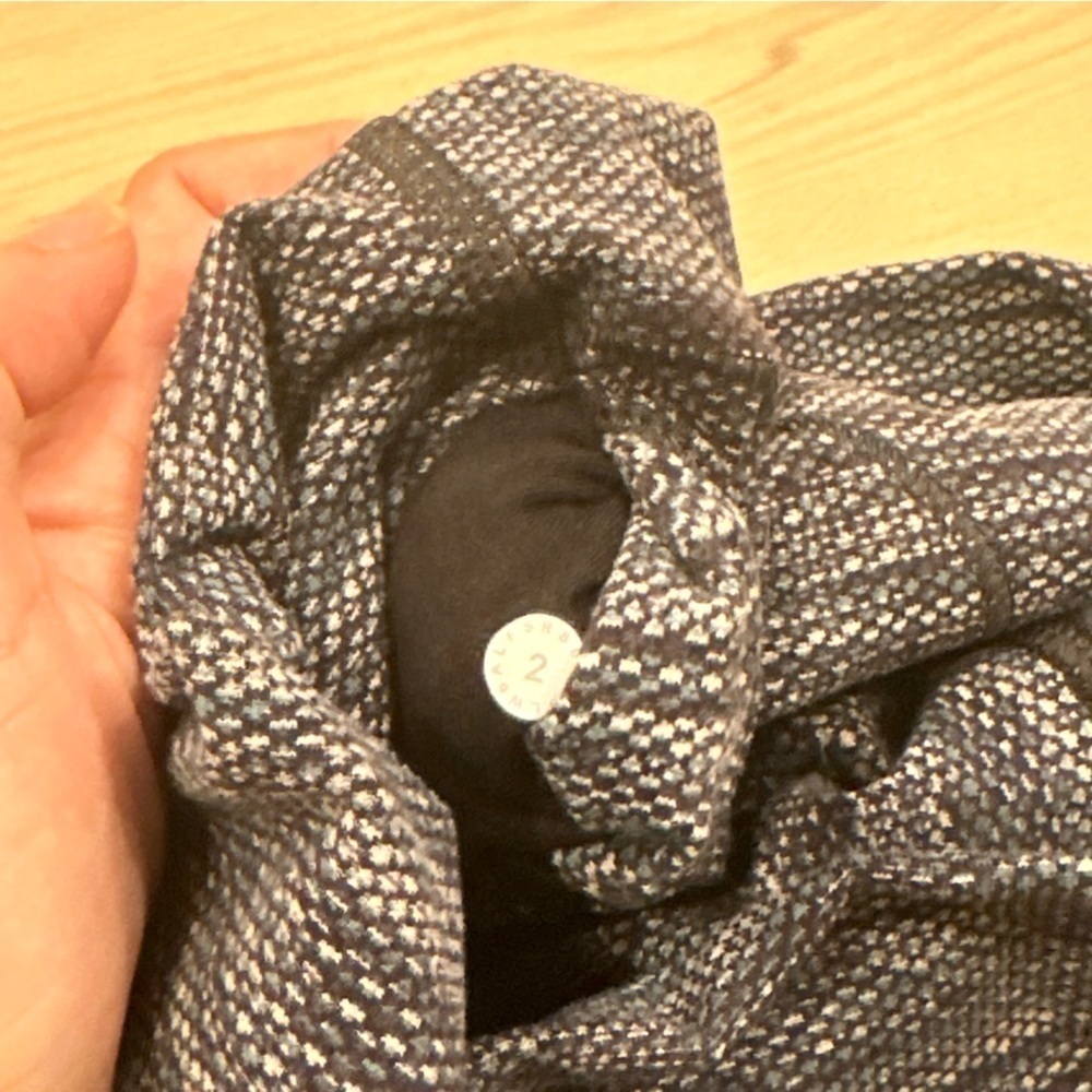 Lululemon abstract print capri leggings - Picture 5 of 5